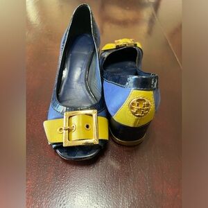 Tory Burch Navy/Yellow/Gold Colorblock Peep-Toe Block Heels – Size US 8 Women’s